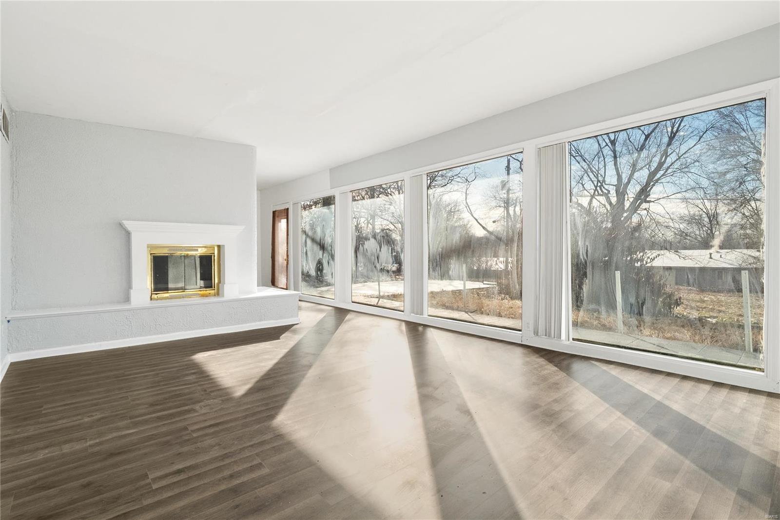 548 Chambers Road St. Louis, MO 63137 - Photo 4 of 13 Gallery Image 4