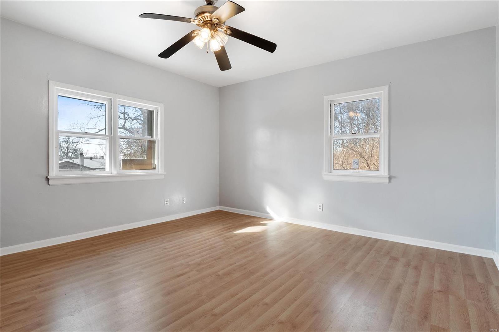 548 Chambers Road St. Louis, MO 63137 - Photo 5 of 13 Gallery Image 5