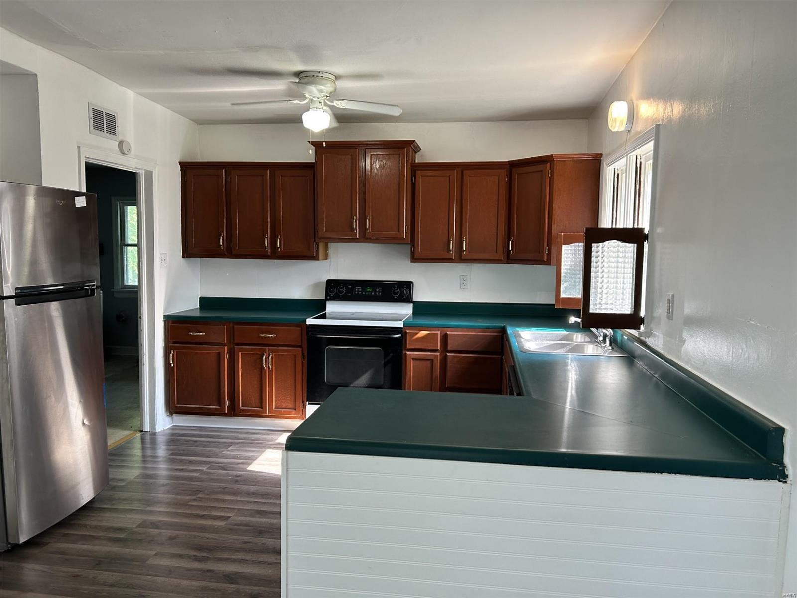 548 Chambers Road St. Louis, MO 63137 - Photo 10 of 13 Gallery Image 10