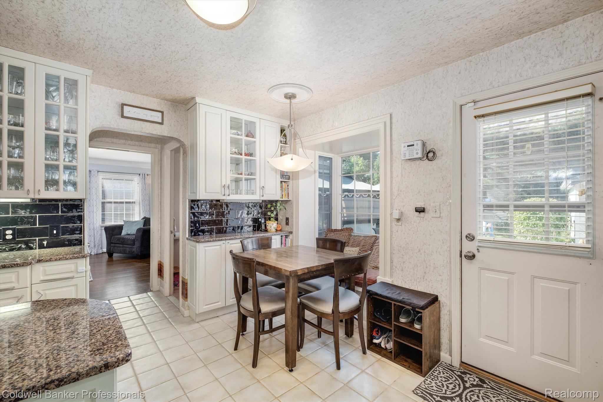 1585 Fairholme Road Grosse Pointe, MI 48236 - Photo 12 of 28