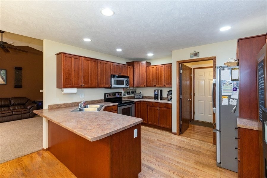 802 Wood Lily Road Solon, IA 52333 - Photo 7 of 32 Gallery Image 7