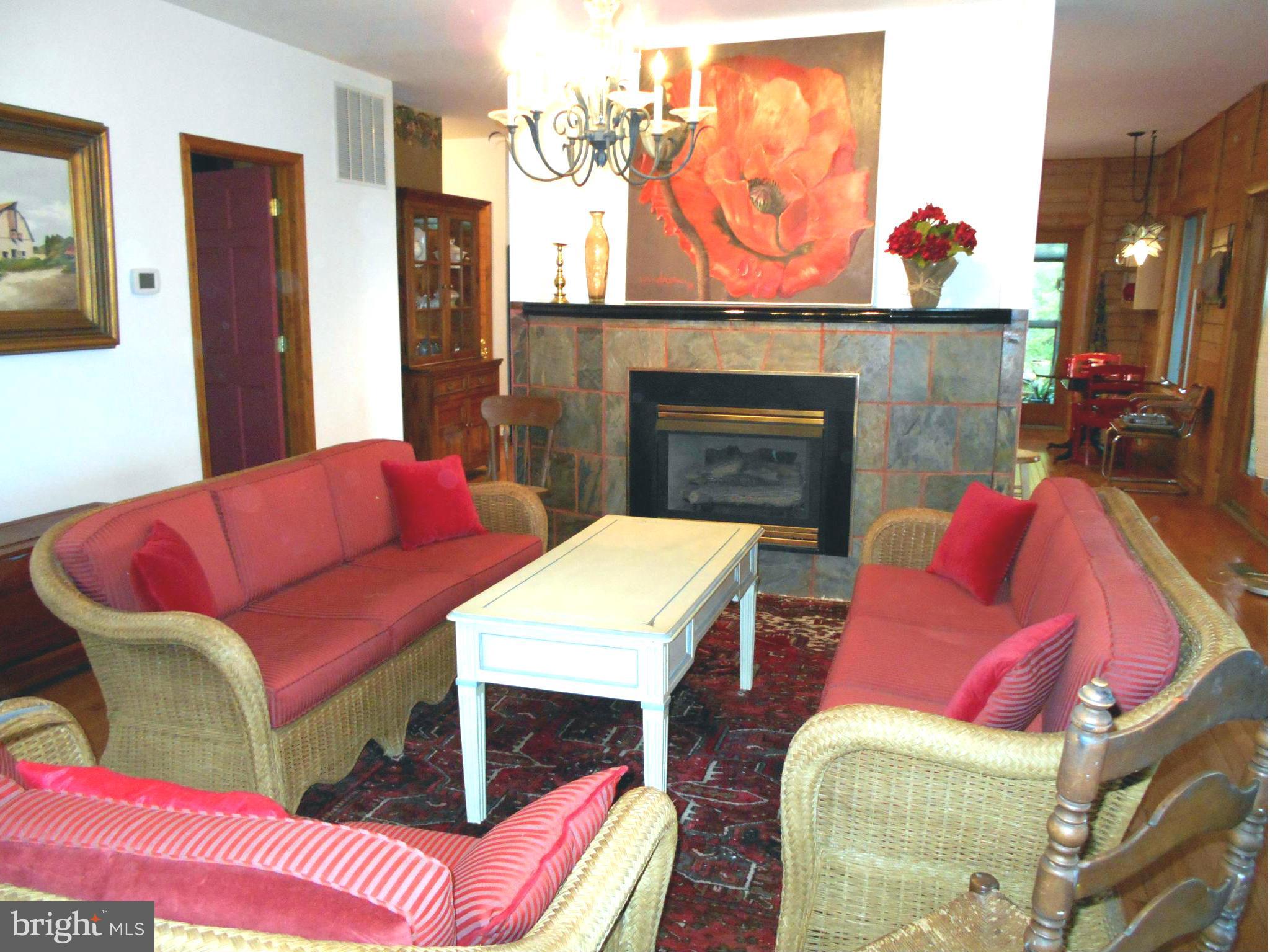 12175 Potomac View Road Newburg, MD 20664 - Photo 10 of 30 Family Room