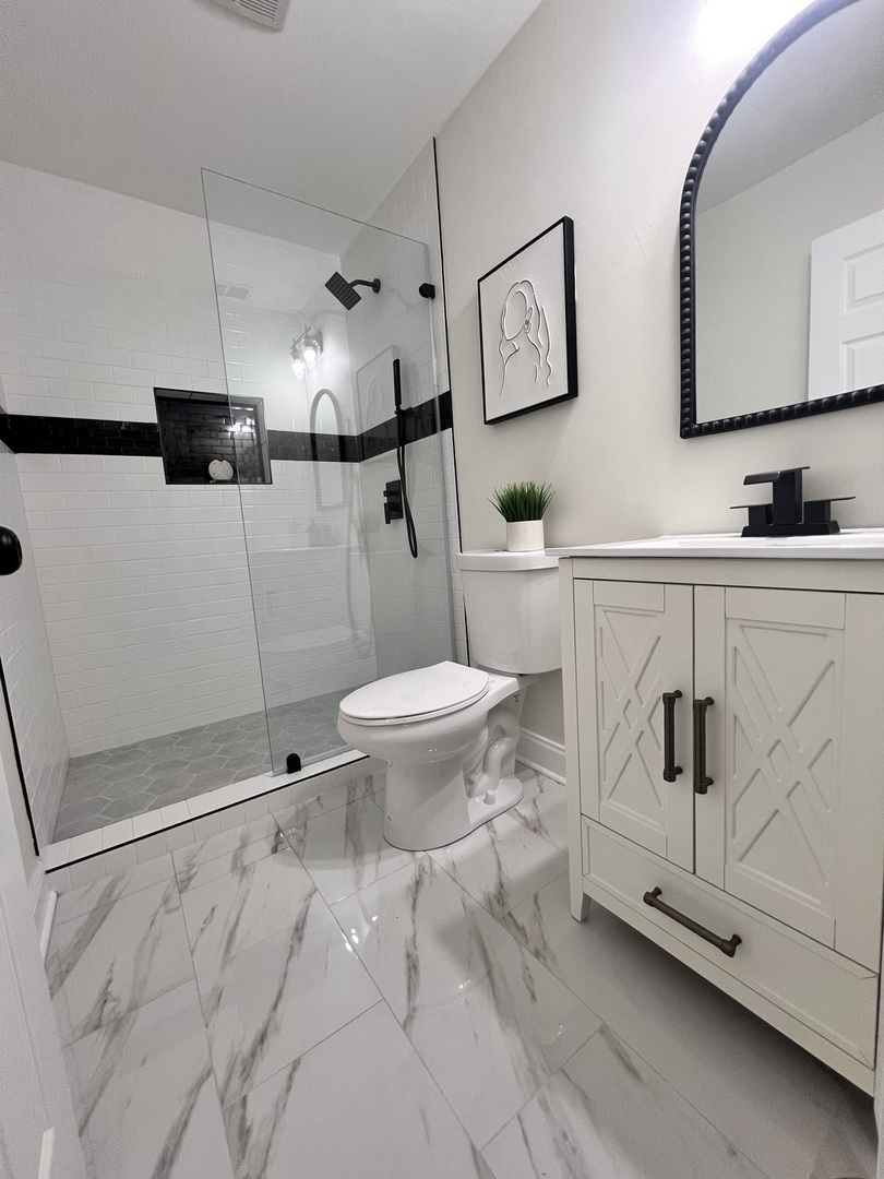 16607 Winchester Avenue Markham, IL 60428 - Photo 25 of 32 a bathroom with a sink and a toilet