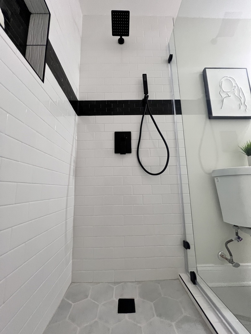 16607 Winchester Avenue Markham, IL 60428 - Photo 27 of 32 a bathroom with a sink and a mirror