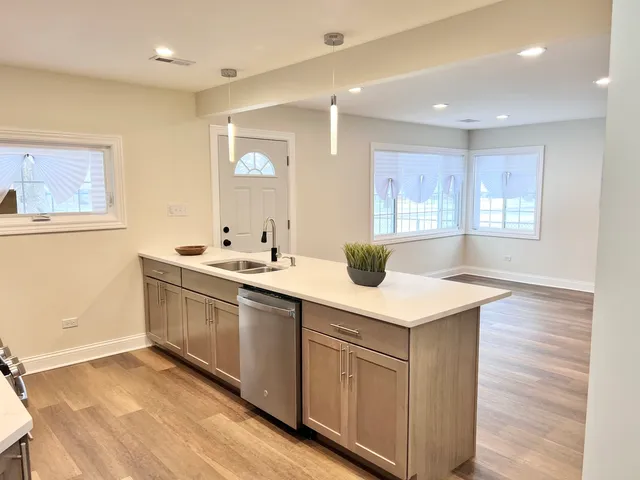 $219,900 | 16607 Winchester Avenue, Markham, IL 60428