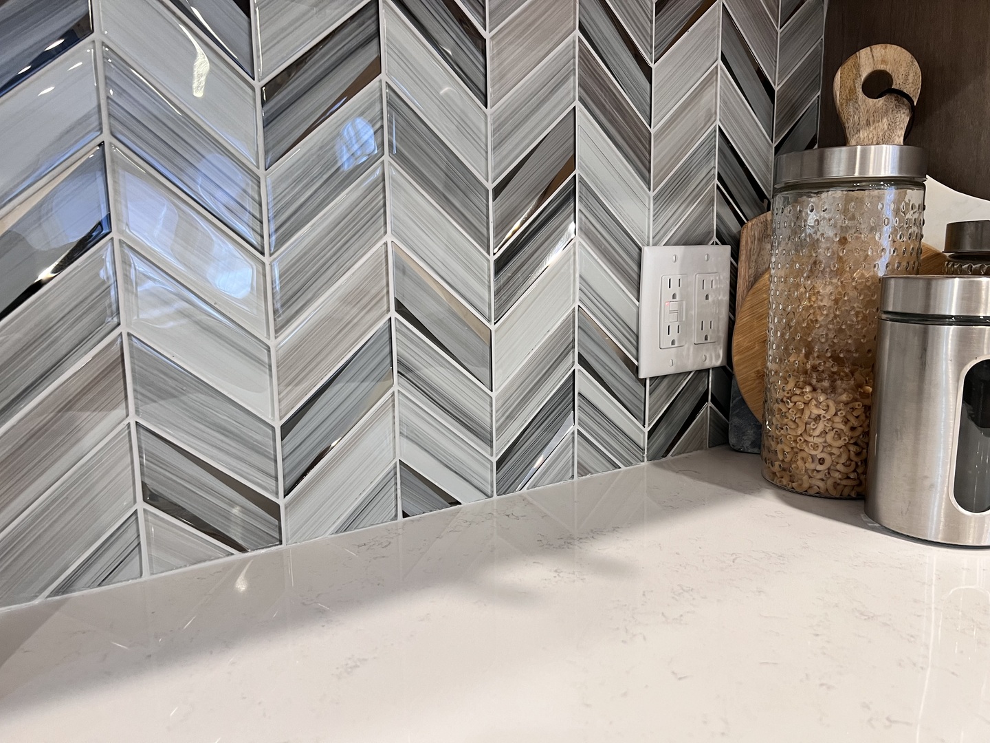 16607 Winchester Avenue Markham, IL 60428 - Photo 7 of 32 a view of a building with many windows