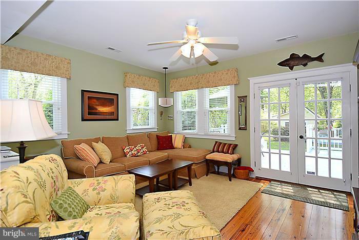 26 Decatur Avenue Annapolis, MD 21403 - Photo 12 of 30 Family Room