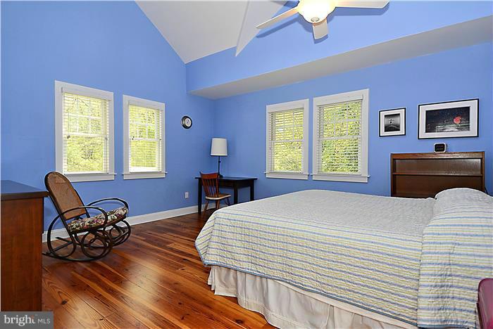 26 Decatur Avenue Annapolis, MD 21403 - Photo 18 of 30 Bedroom 3 UPPER 1