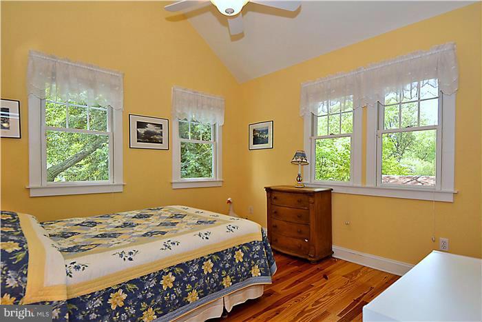 26 Decatur Avenue Annapolis, MD 21403 - Photo 20 of 30 Bedroom 2 UPPER 1