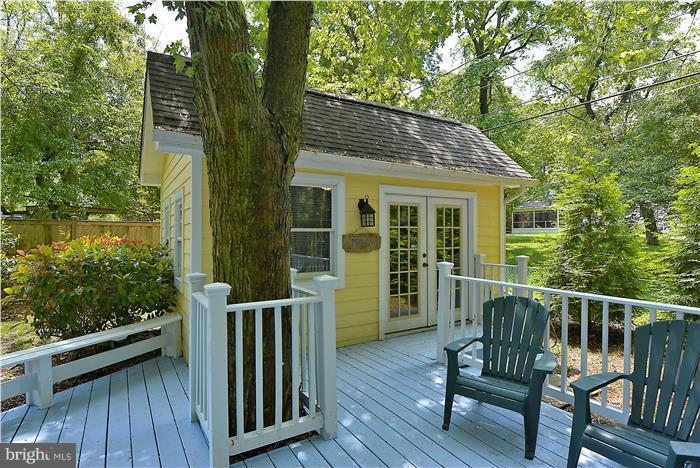 26 Decatur Avenue Annapolis, MD 21403 - Photo 23 of 30 OFFICE/STUDIO/BEDROOM OUTBUILDING W/DECK