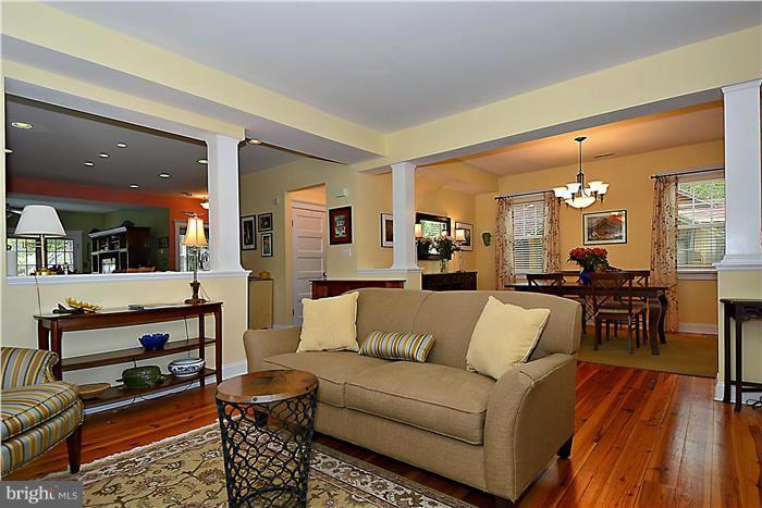 26 Decatur Avenue Annapolis, MD 21403 - Photo 8 of 30 Living Room