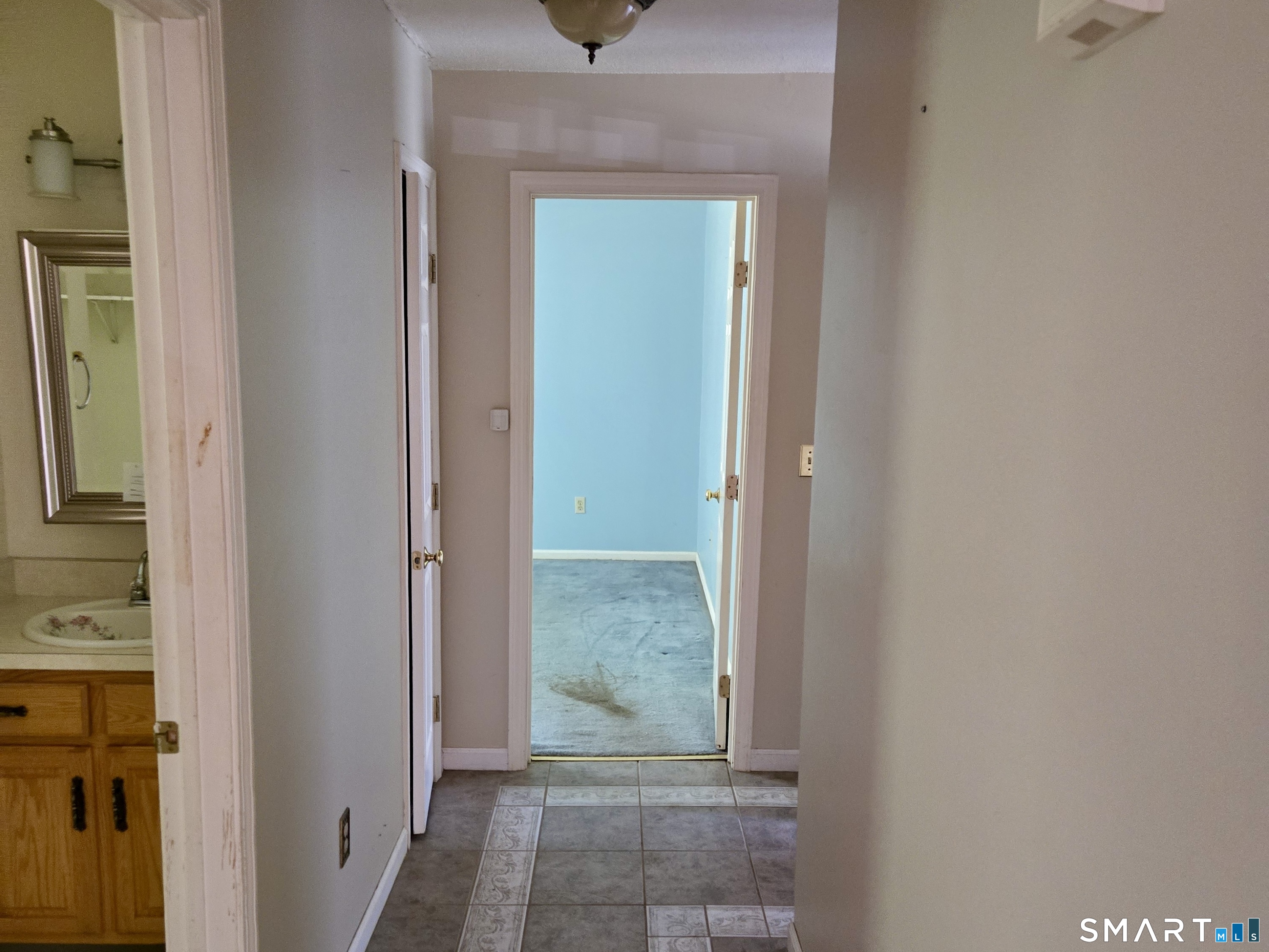 304 Brainard Road, Unit 29 Enfield, CT 06082 - Photo 5 of 10 a view of an entryway door
