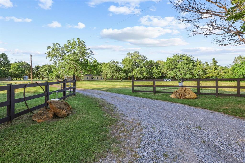 1045 Middle Road Denison, TX 75021 - Photo 35 of 39