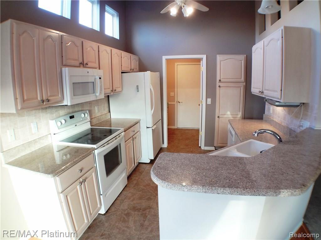 472 Lilly View Court Howell, MI 48843 - Photo 8 of 40 C:\Users\user\Dropbox\1 Listings Current\Lilly View 472\Pictures & Video\007.JPG
