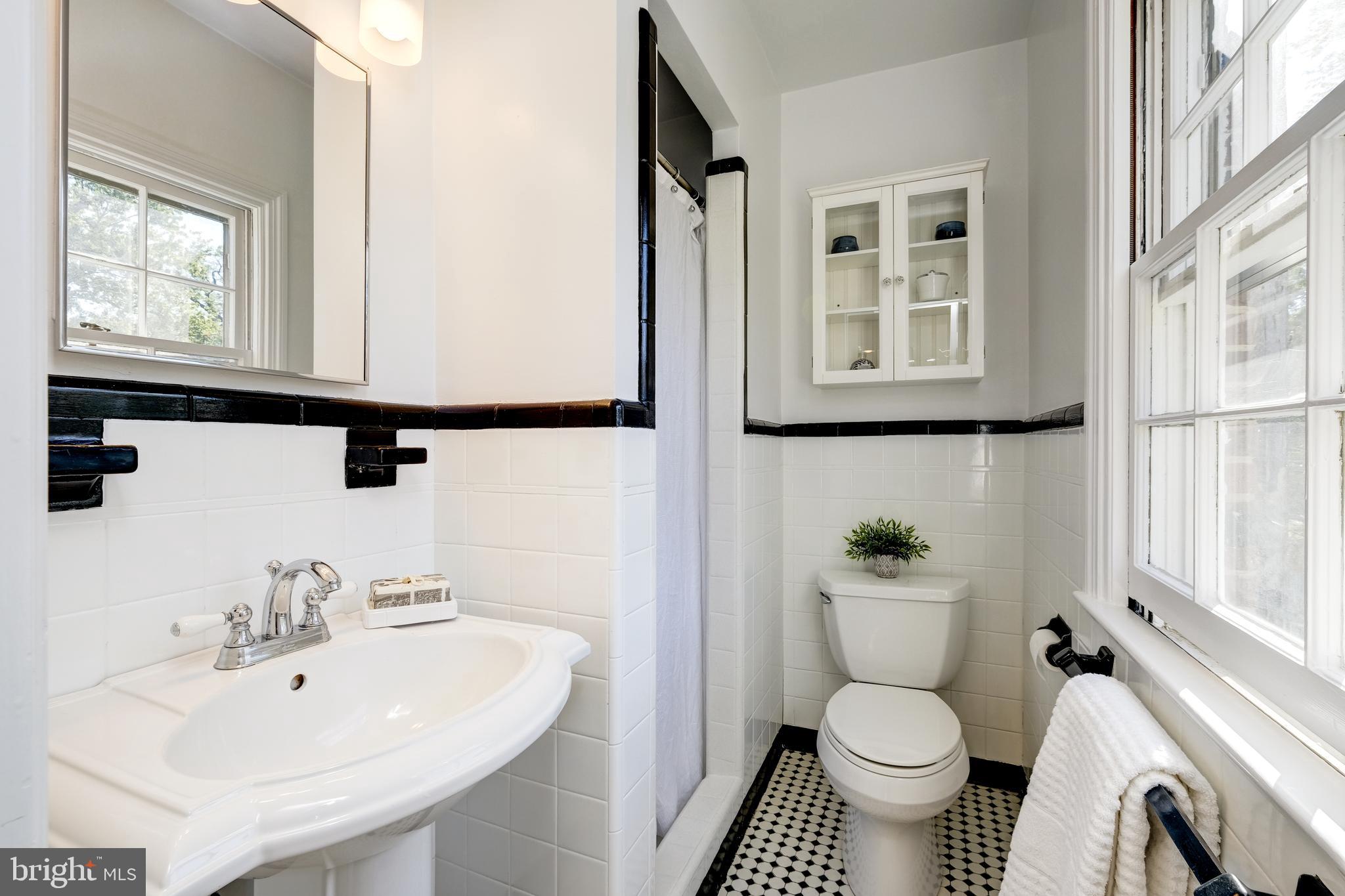 1113 Woodside Parkway Silver Spring, MD 20910 - Photo 16 of 32 En suite owner bath