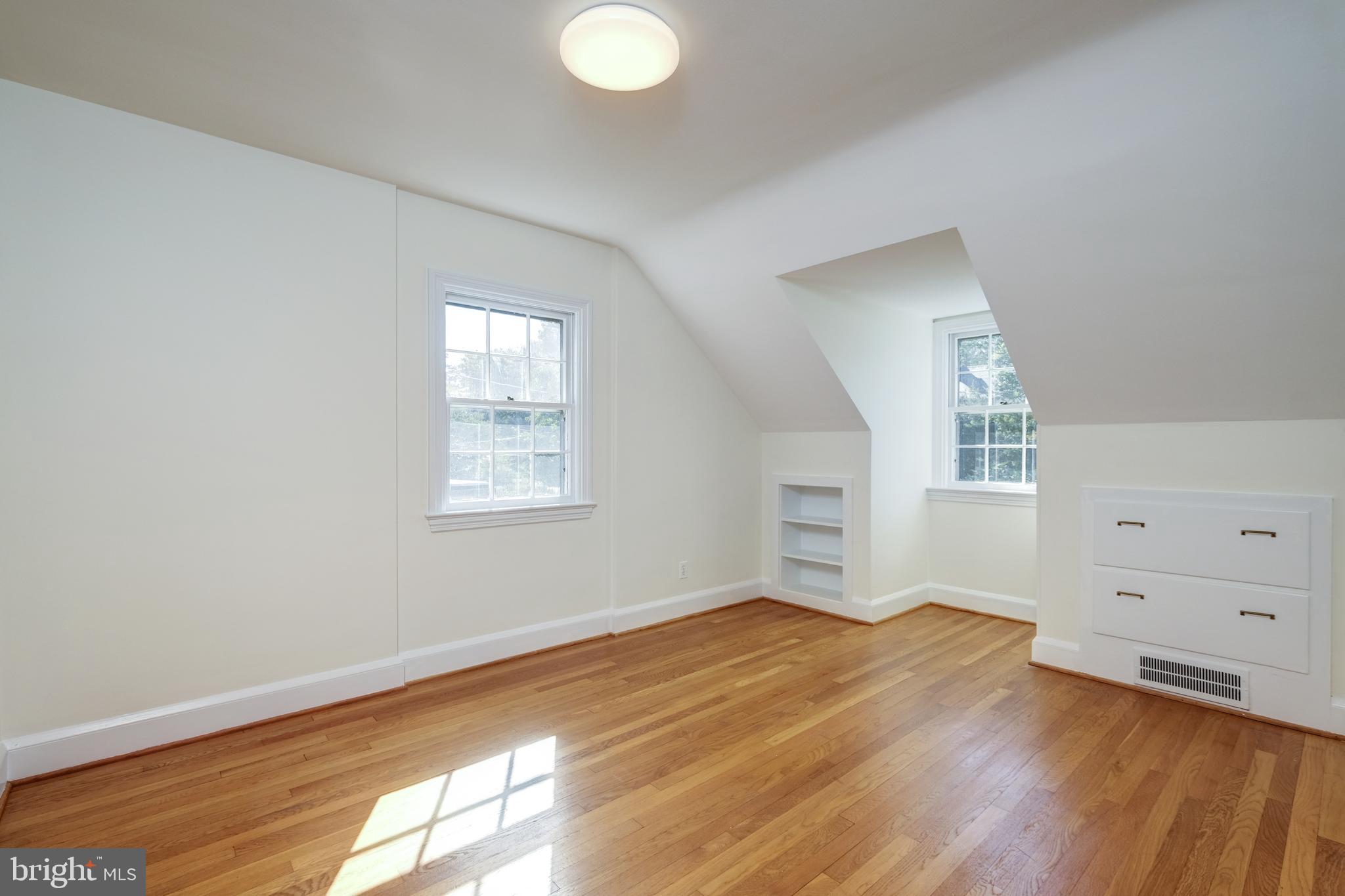 1113 Woodside Parkway Silver Spring, MD 20910 - Photo 17 of 32 Bedroom #2