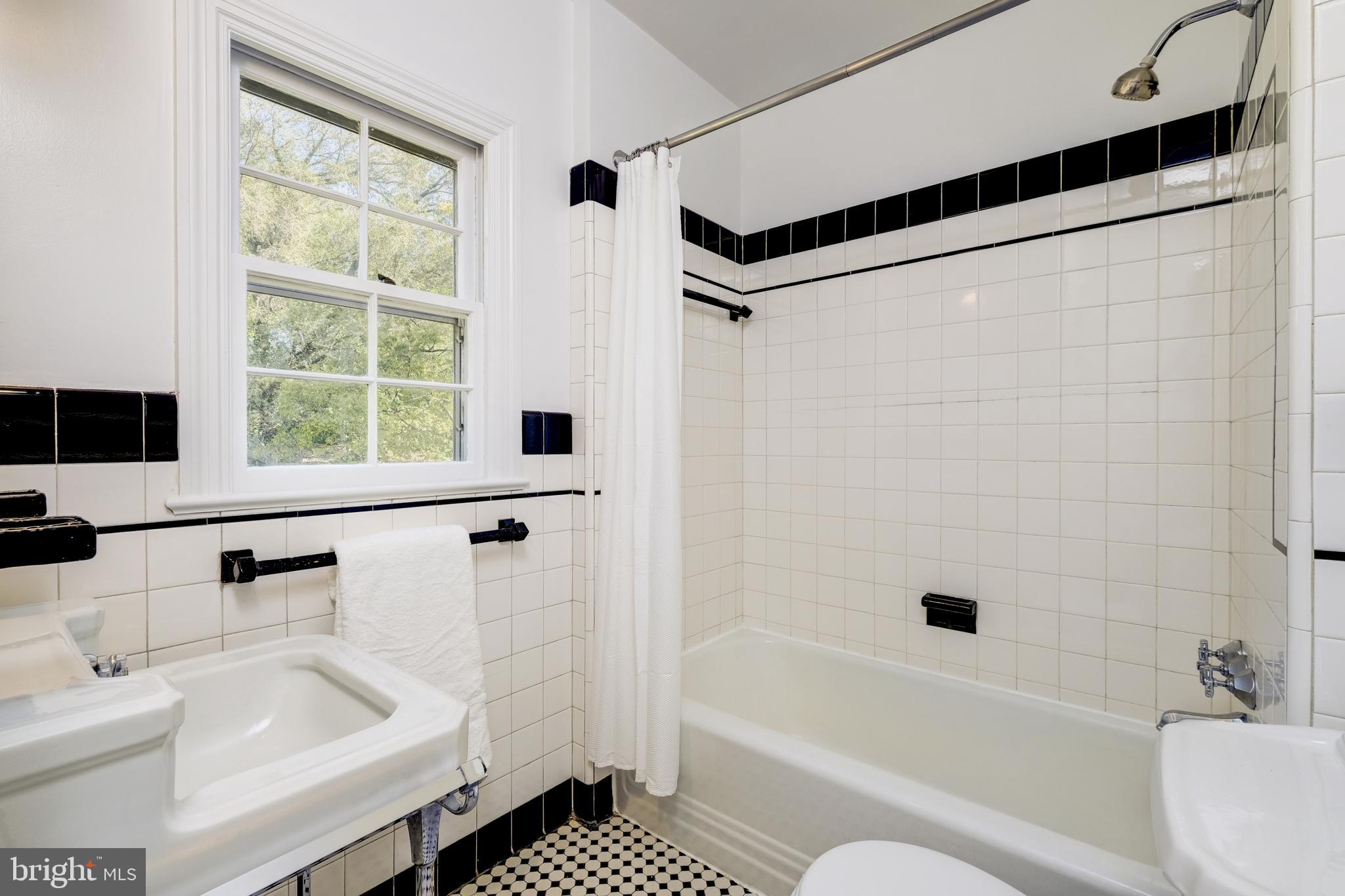 1113 Woodside Parkway Silver Spring, MD 20910 - Photo 19 of 32 Hall Bath