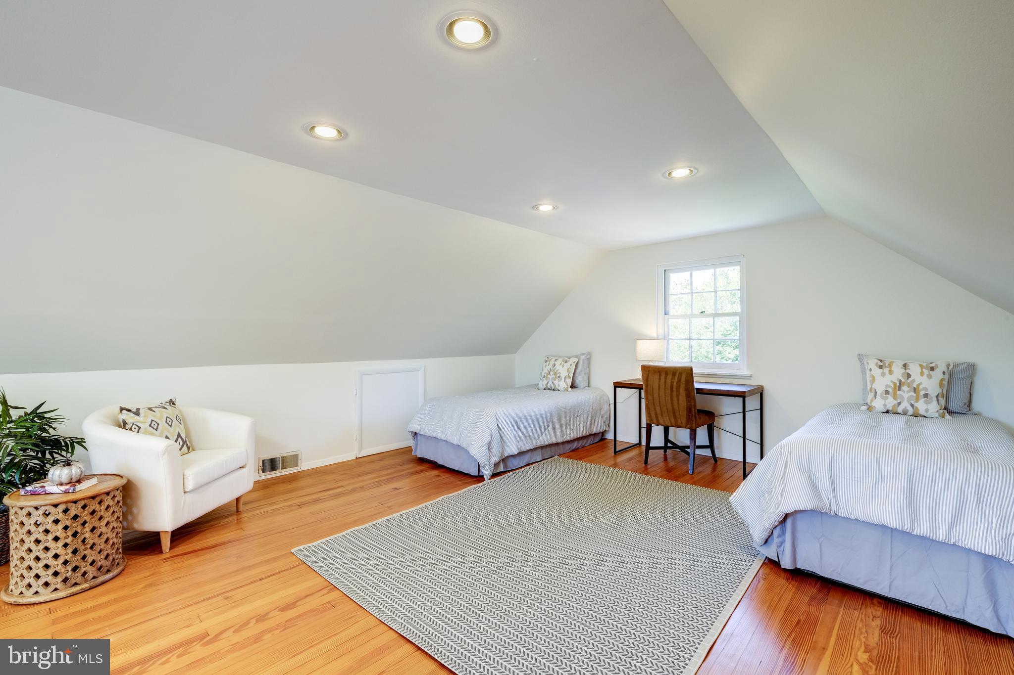 1113 Woodside Parkway Silver Spring, MD 20910 - Photo 20 of 32 Third floor getaway/bedroom/office/playroom