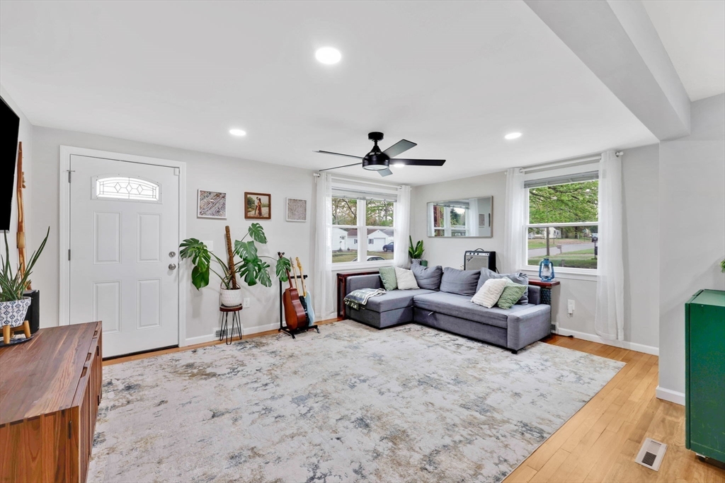 152 Shady Brook Lane Springfield, MA 01118 - Photo 10 of 21 Gallery Image 10