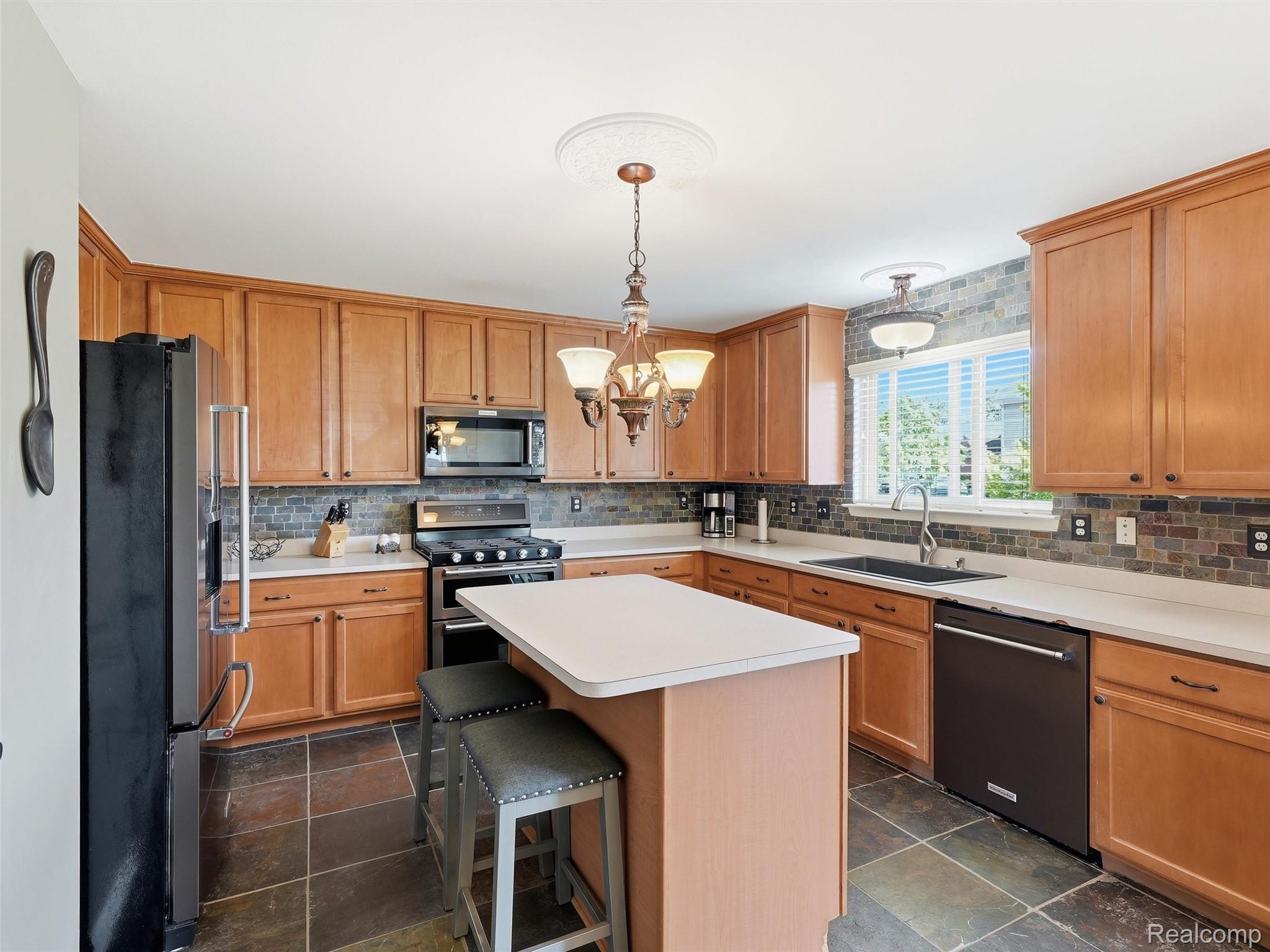 23621 Crescent Ridge Drive New Boston, MI 48164 - Photo 7 of 45 43-DSC09992.jpg