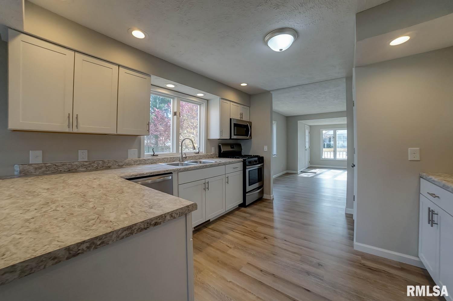 1521 West Selinger Street Springfield, IL 62702 - Photo 4 of 31