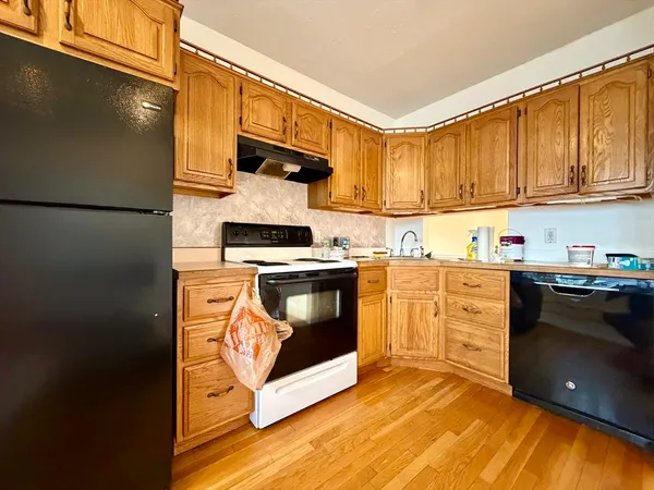 $3,000 | 98 West Spring Street, Avon, MA 02322