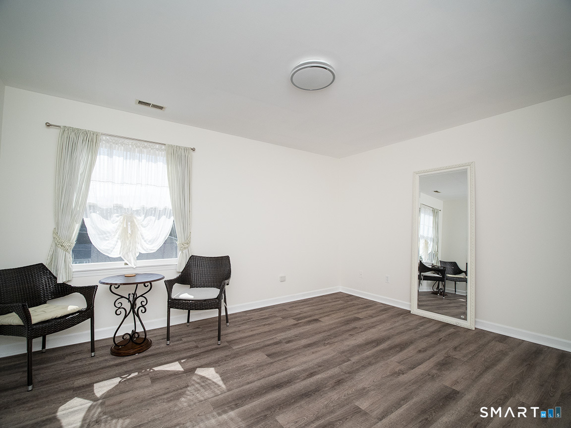81 Old Stratfield Road Fairfield, CT 06825 - Photo 23 of 37