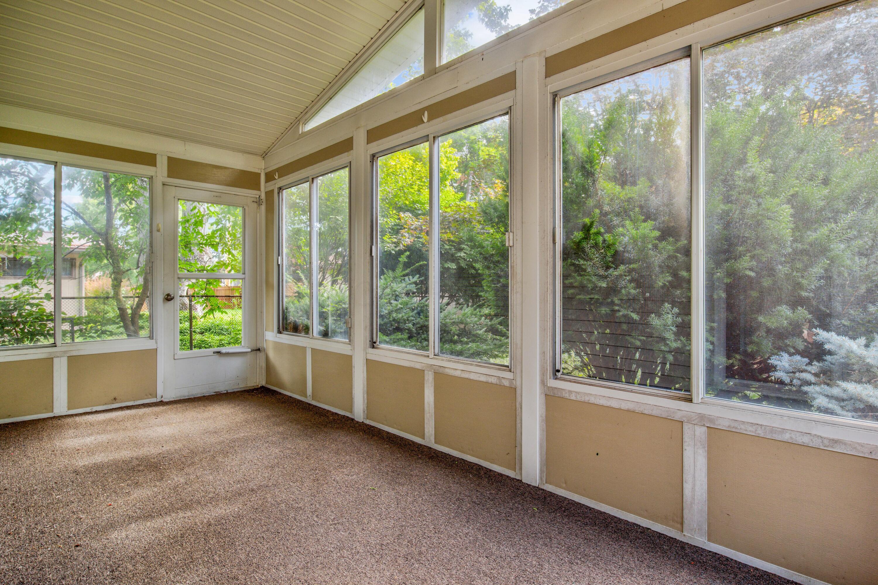3536 Leighton Road Columbus, OH 43221 - Photo 17 of 27 Sun Room