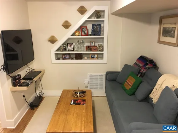 $2,800 | 718 McIntire Road, Charlottesville, VA 22902