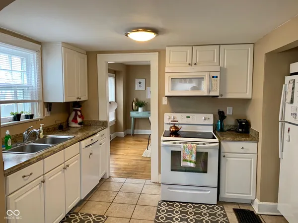 $2,450 | 425 West 44th Street, Indianapolis, IN 46208