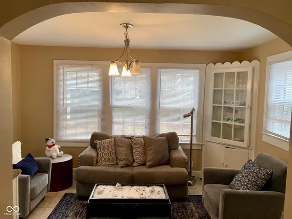 $2,450 | 425 West 44th Street, Indianapolis, IN 46208