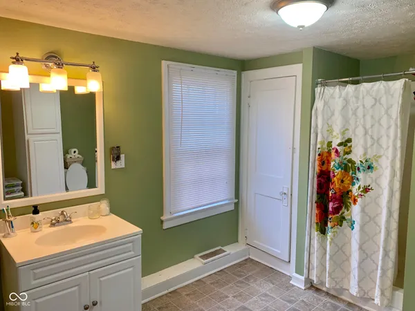 $2,450 | 425 West 44th Street, Indianapolis, IN 46208