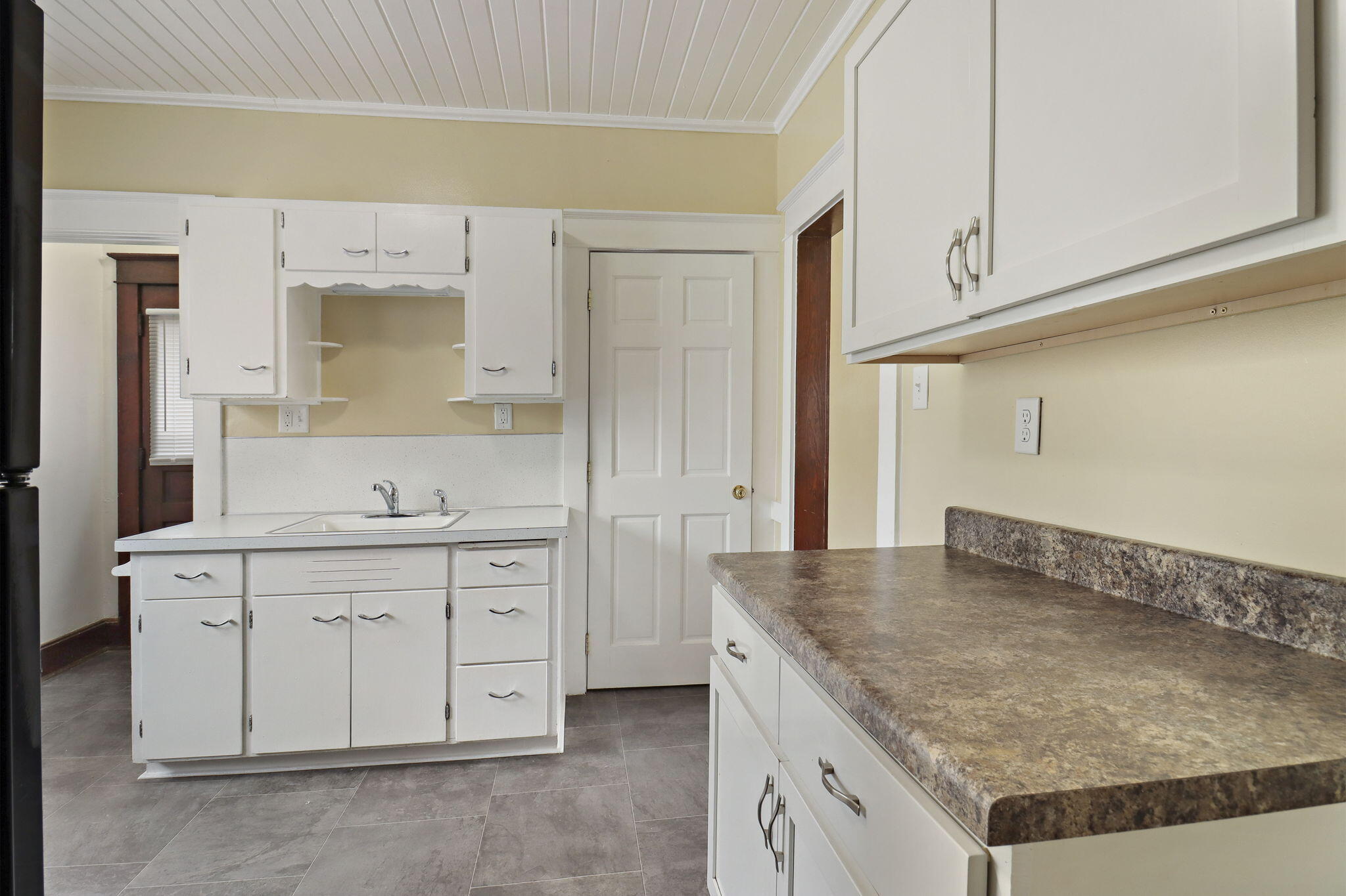 2513 Roosevelt Road Kenosha, WI 53143 - Photo 8 of 25 9-web-or-mls-2513 Roosevelt Rd, Kenosha,
