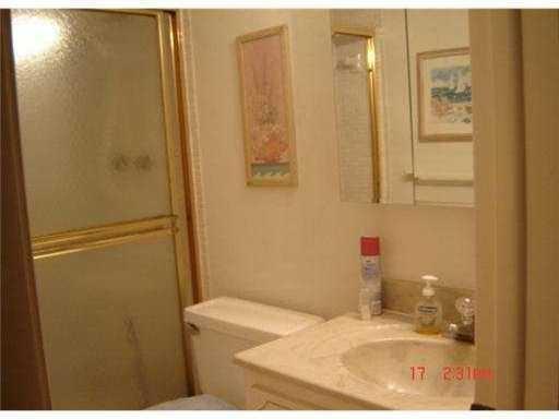 5700 Northwest 2nd Avenue, Unit 109 Boca Raton, FL 33487 - Photo 9 of 9 Boca Teeca 109 - hall bath