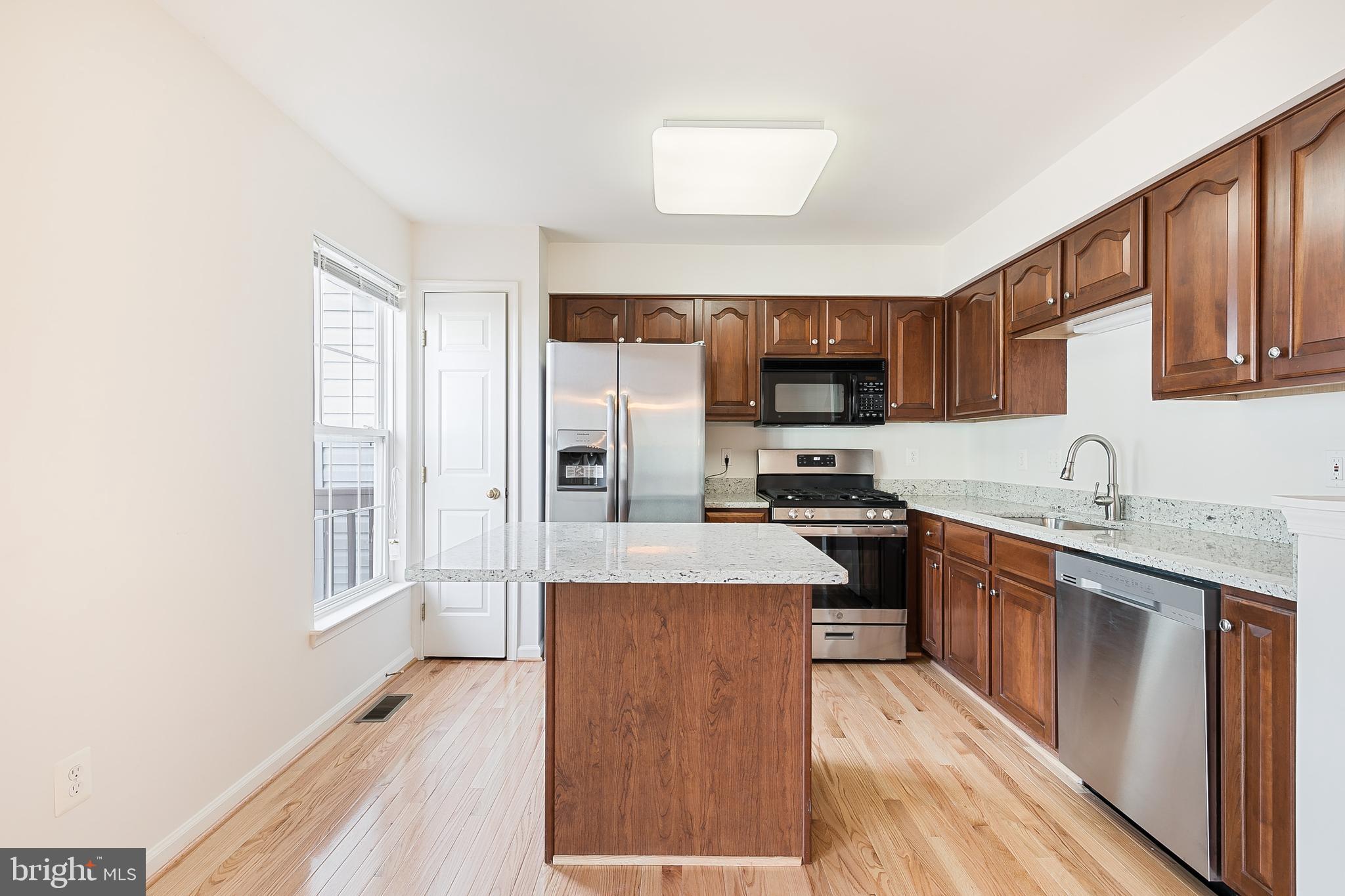 6401 Lureta Ann Lane Springfield, VA 22150 - Photo 15 of 43