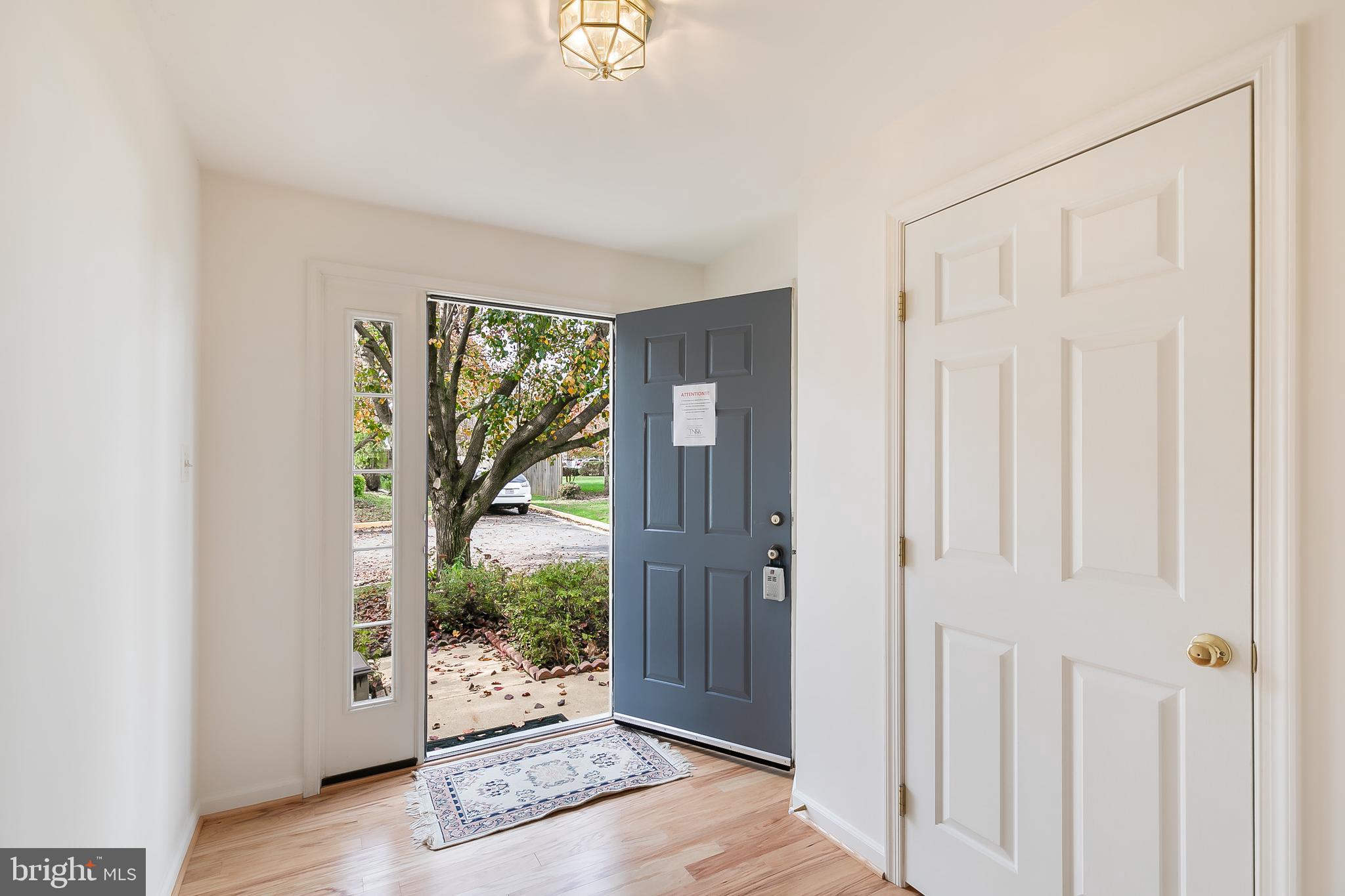 6401 Lureta Ann Lane Springfield, VA 22150 - Photo 5 of 43