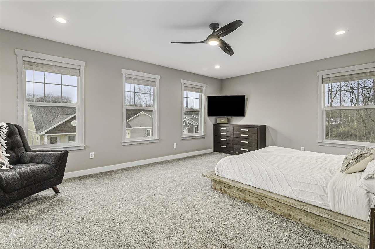 9261 Regency Pinckney, MI 48169 - Photo 7 of 40 Gallery Image 7