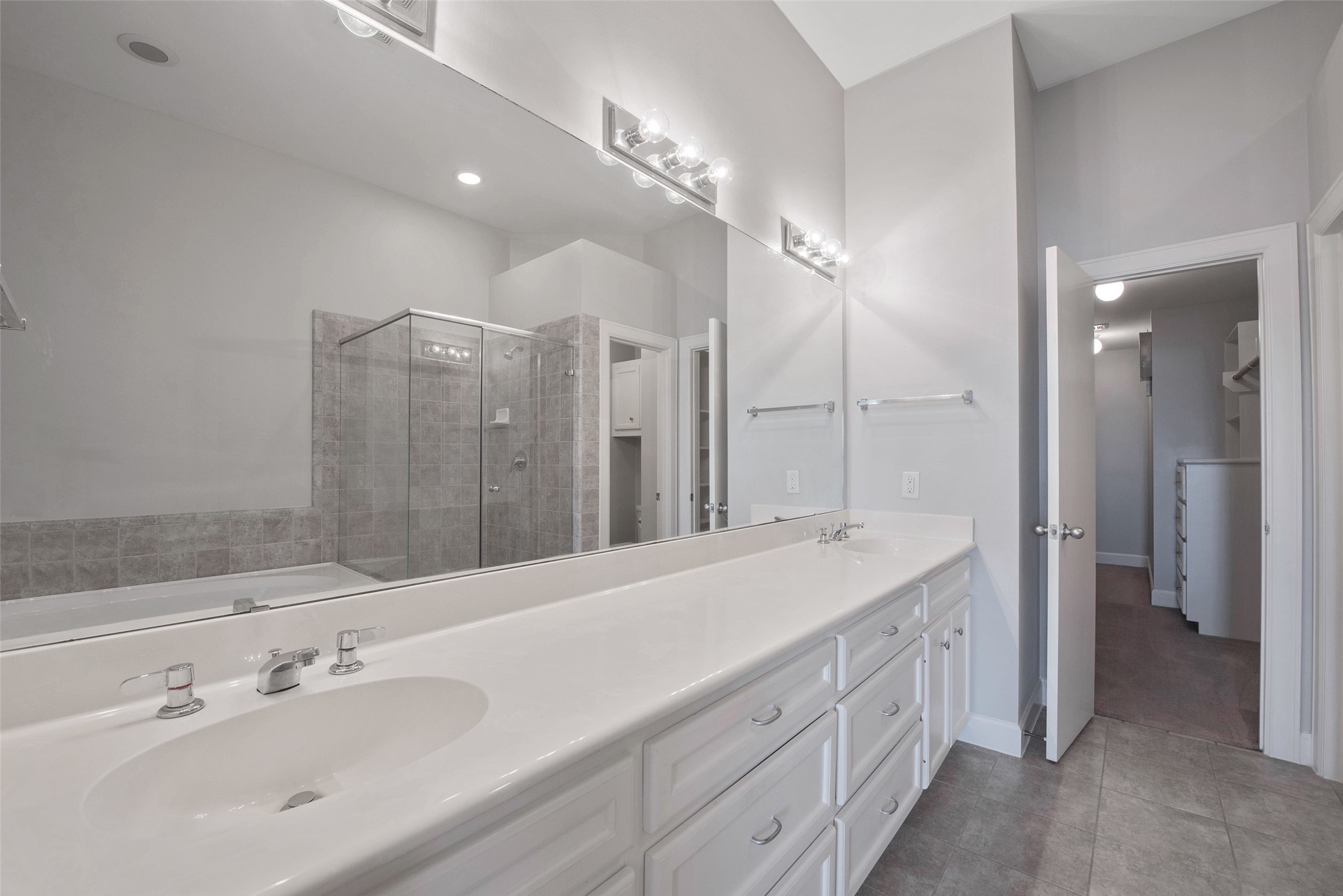7650 Springhill Street, Unit 603 Houston, TX 77021 - Photo 17 of 26 a spacious bathroom with a double vanity sink mirror and double
