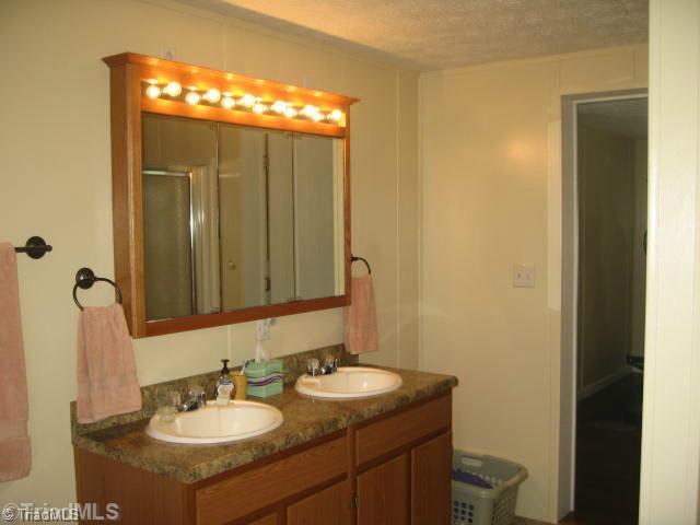 354 Roberts Farm Road Reidsville, NC 27320 - Photo 7 of 16 Master Bath/Spa.