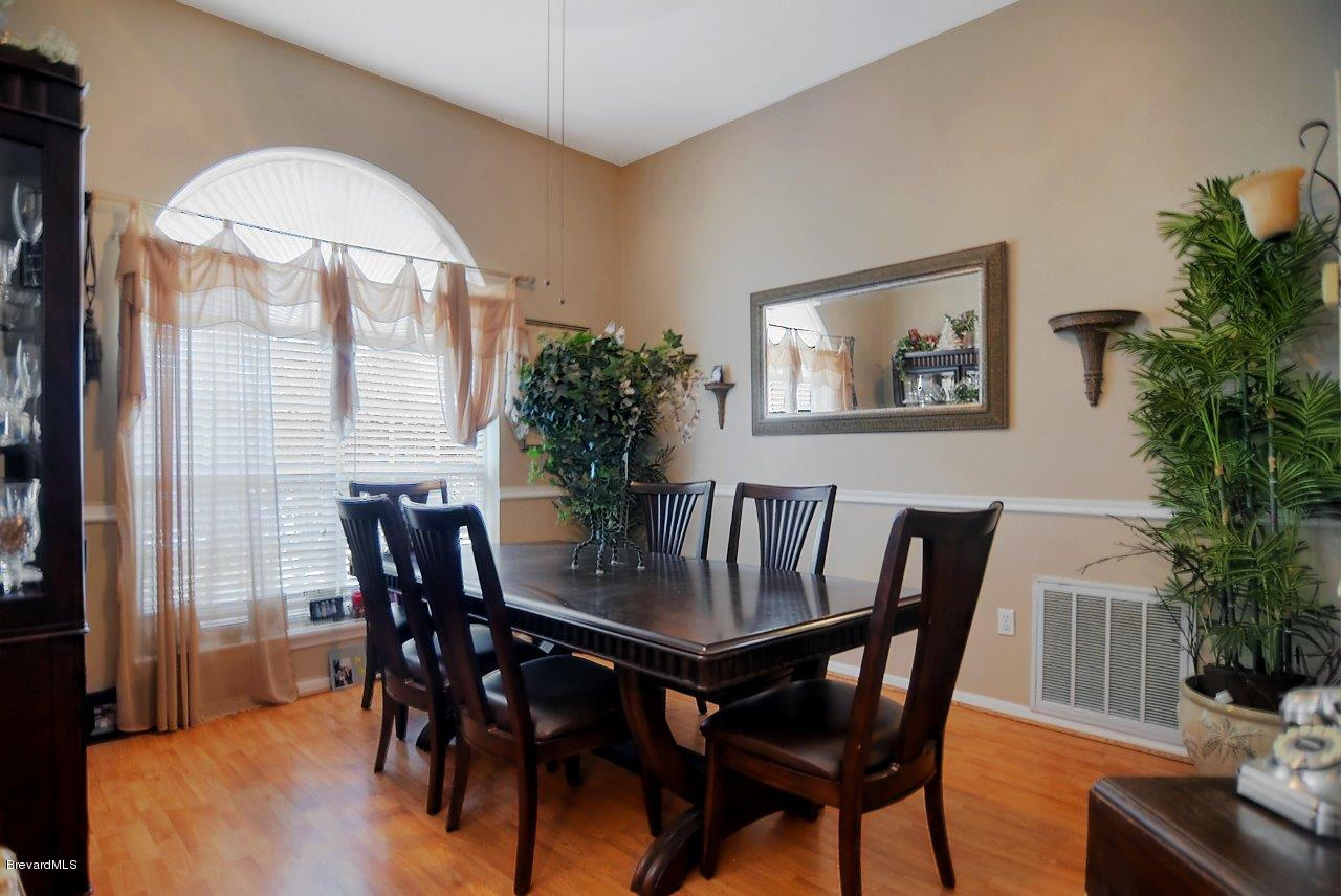 3345 Holly Springs Road Melbourne, FL 32934 - Photo 4 of 12 dining (2)