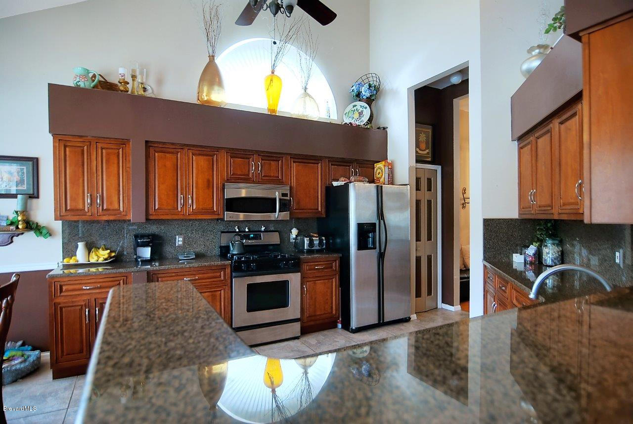 3345 Holly Springs Road Melbourne, FL 32934 - Photo 8 of 12 kitchen1