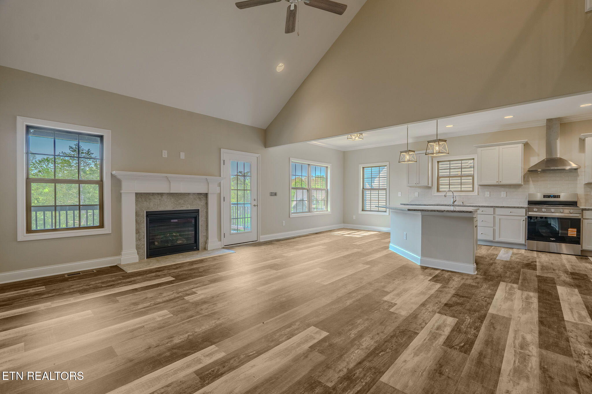 2927 Snow Pond Road Knoxville, TN 37931 - Photo 14 of 60 Living Room 1