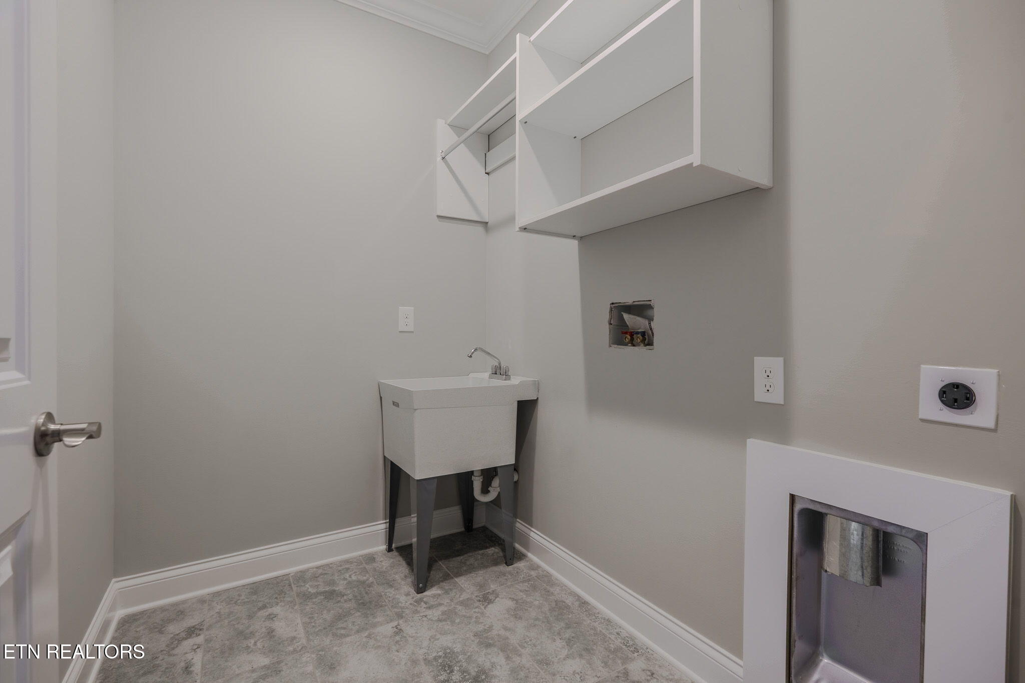 2927 Snow Pond Road Knoxville, TN 37931 - Photo 21 of 60 Laundry Room