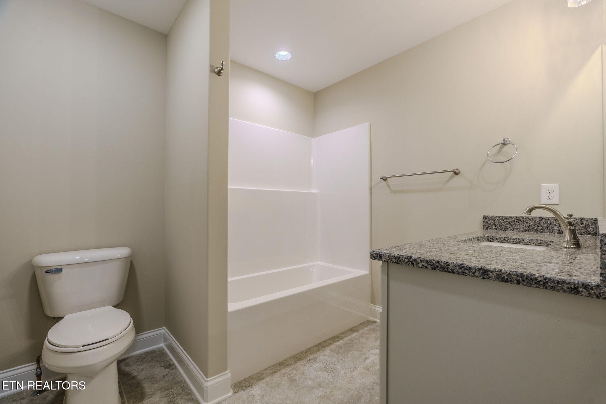2927 Snow Pond Road Knoxville, TN 37931 - Photo 50 of 60 Upstairs Bathroom 2 1