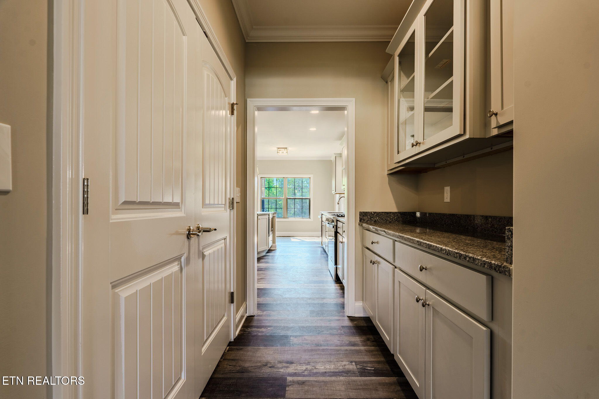 2927 Snow Pond Road Knoxville, TN 37931 - Photo 9 of 60 Butlers Pantry 1