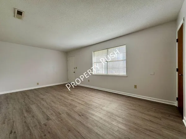 $1,250 | 5009 Marylin Lane, Unit B, Chattanooga, TN 37411