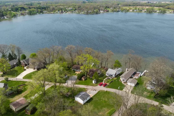 $374,900 | 4590 South 930 East, Wolcottville, IN 46795