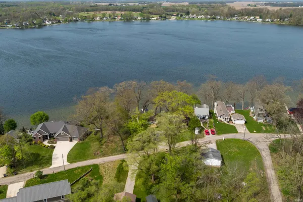 $374,900 | 4590 South 930 East, Wolcottville, IN 46795