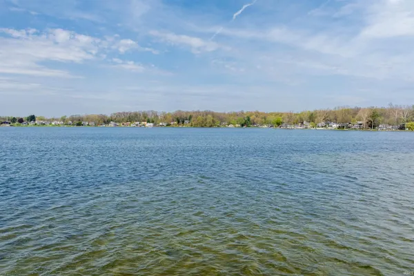 $374,900 | 4590 South 930 East, Wolcottville, IN 46795