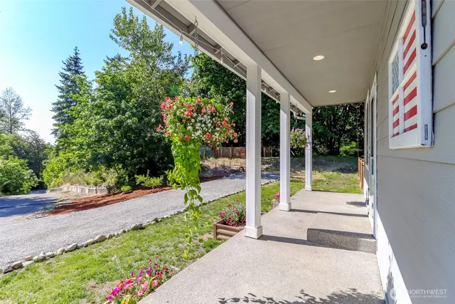 a view of a house with backyard and sitting area